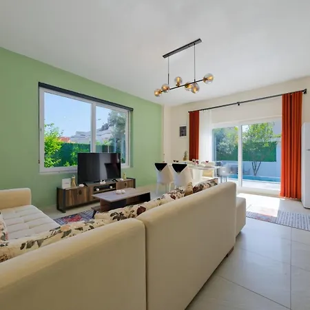 2 Bedroom With Private Pool *